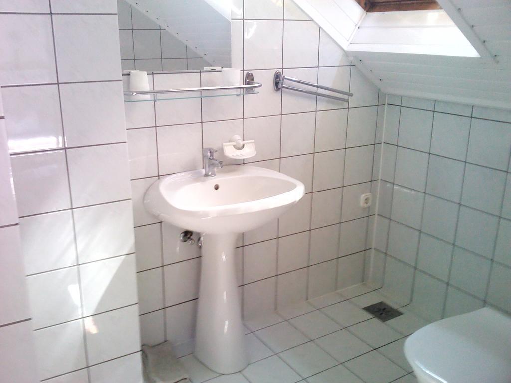 Napfeny Apartment Kestel Oda fotoğraf