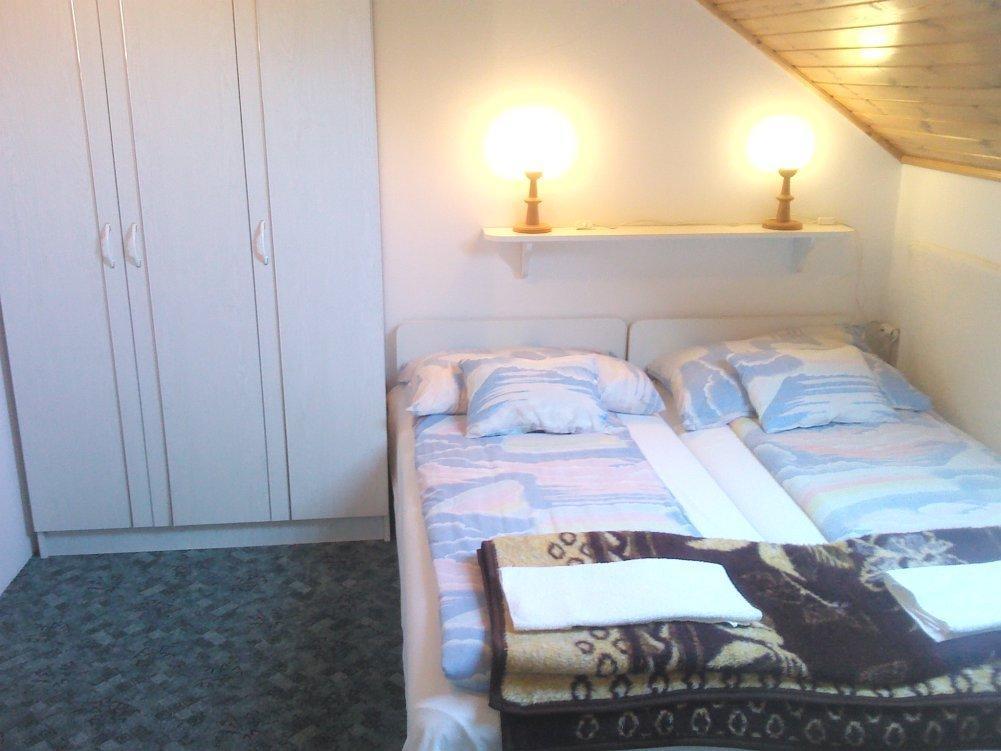 Napfeny Apartment Kestel Oda fotoğraf