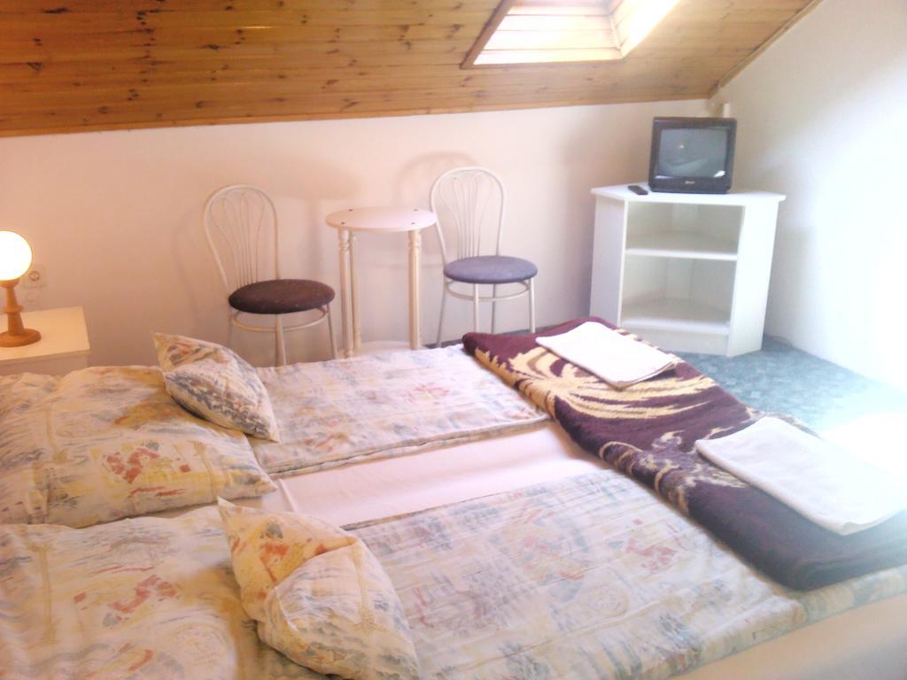 Napfeny Apartment Kestel Oda fotoğraf