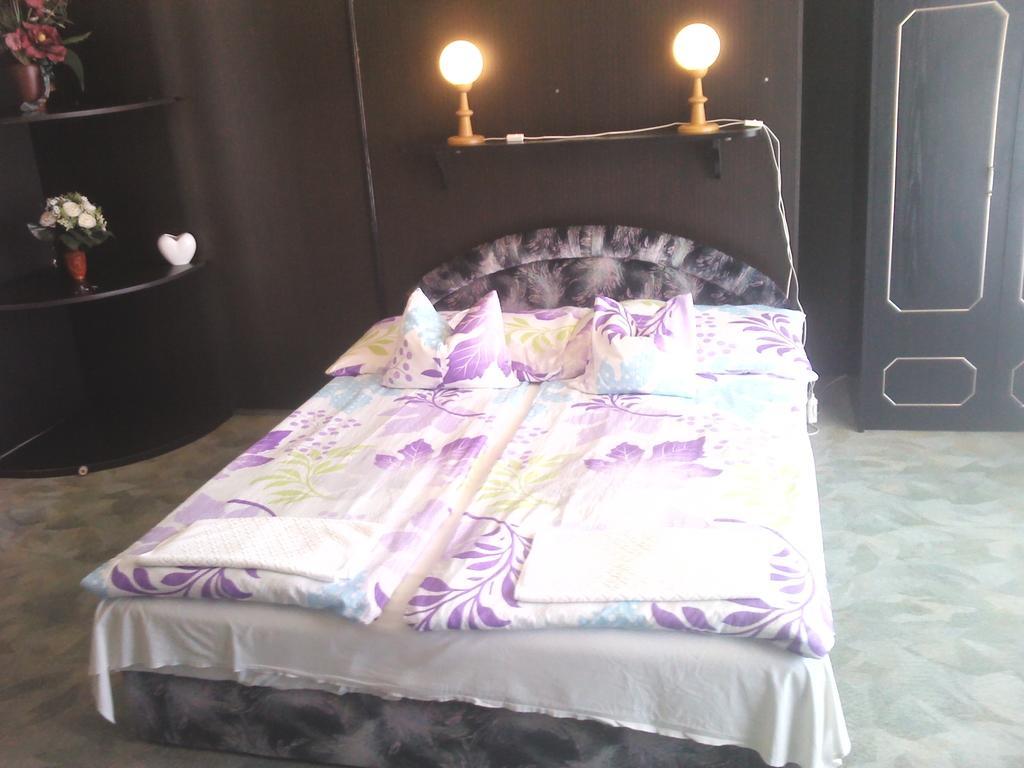 Napfeny Apartment Kestel Oda fotoğraf