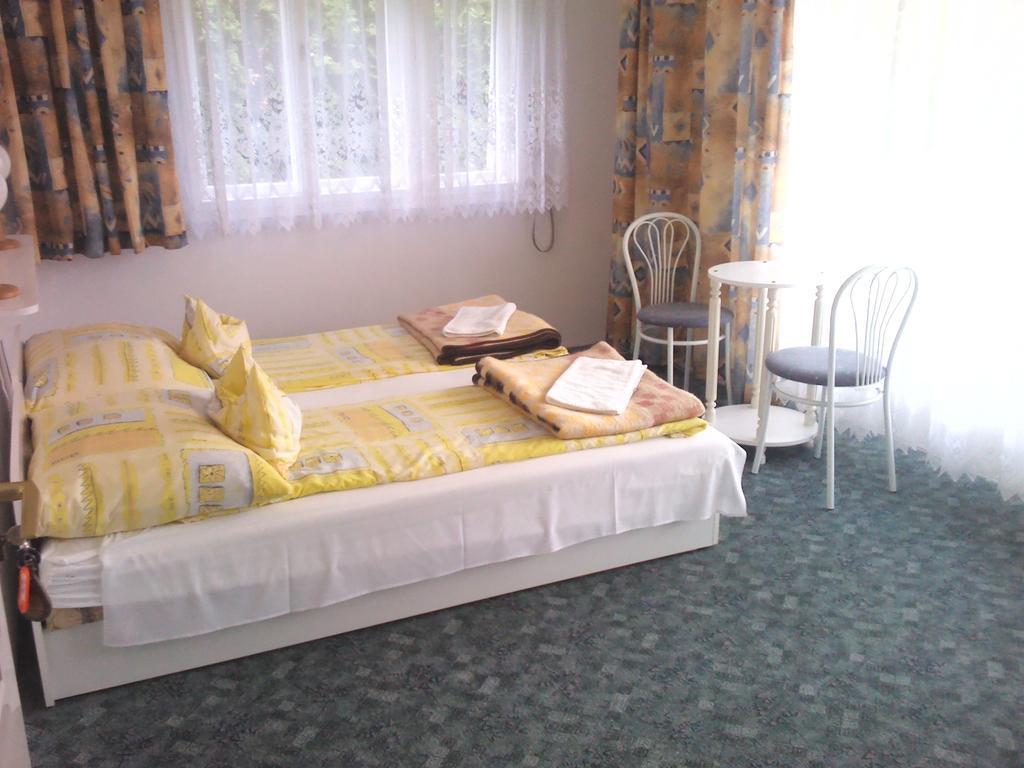 Napfeny Apartment Kestel Oda fotoğraf