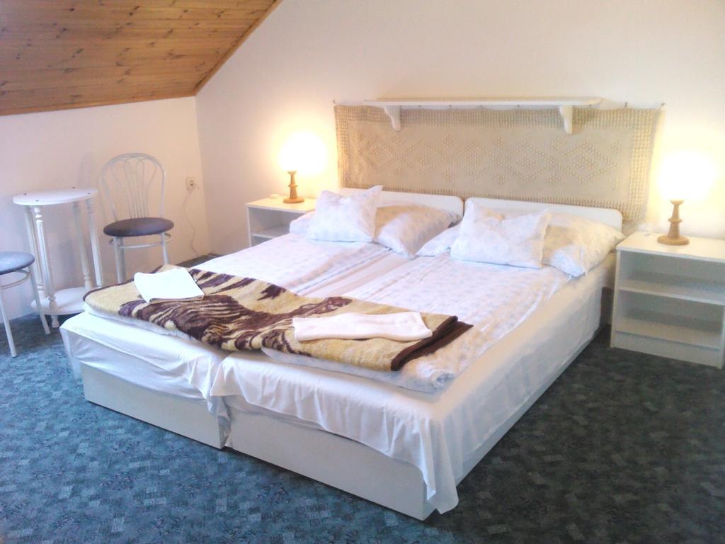 Napfeny Apartment Kestel Oda fotoğraf