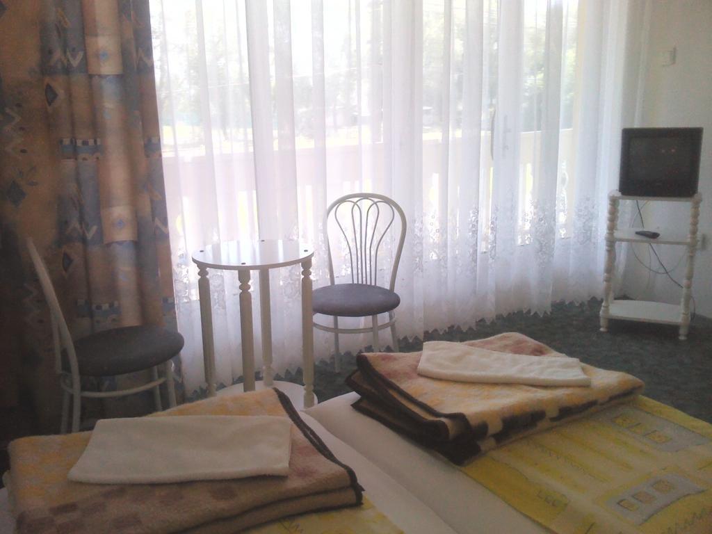 Napfeny Apartment Kestel Oda fotoğraf